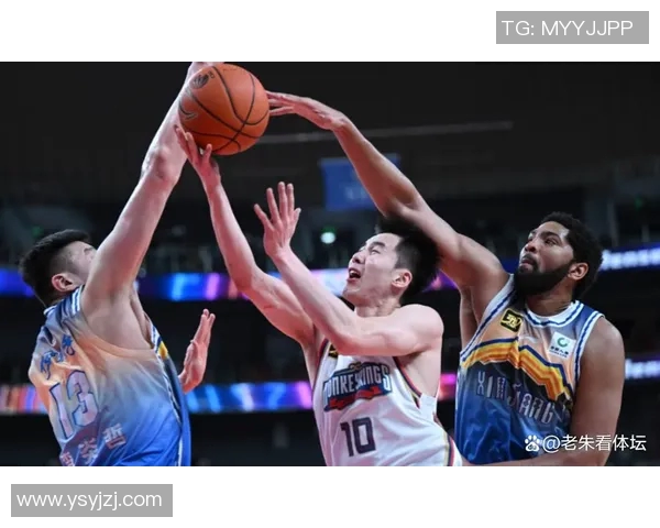 广东队与同曦队激战正酣谁能在CBA赛场上笑到最后 广东队与同曦队激战正酣谁能在CBA赛场上笑到最后